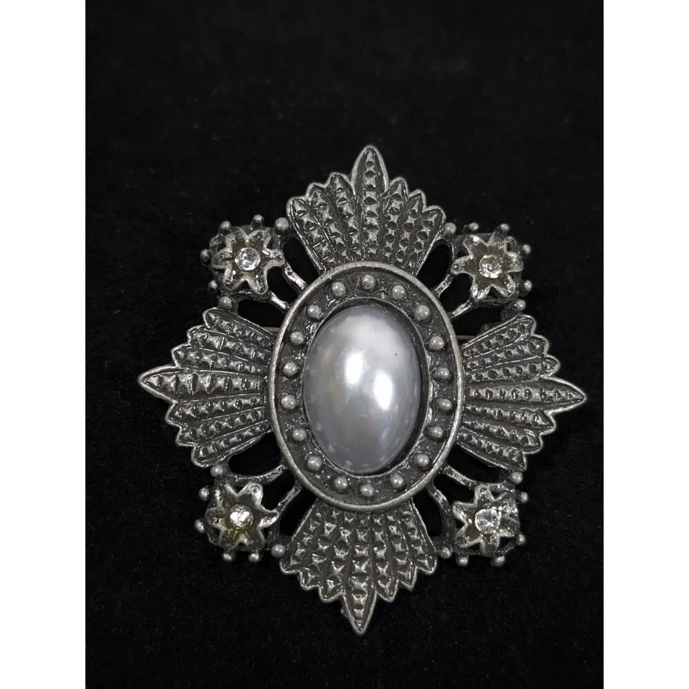 Retro Art Deco‎ Gray Metallic Faux Pearl Crystal Medallion Cross Brooch Pin